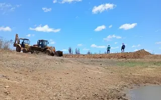💧🚜 SOSSÊGO AVANÇA NO CAMPO: LIMPEZA DE BARREIROS CHEGA ÀS COMUNIDADES RURAIS! 🌱