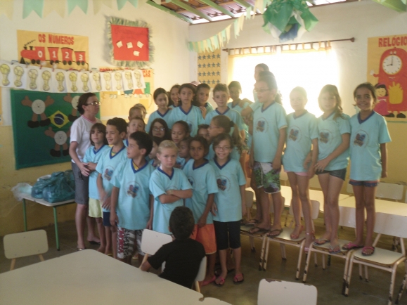 SECRETARIA DE AÇÃO SOCIAL DE SOSSEGO ENTREGA FARDAMENTOS AOS ALUNOS DO SERVIÇO DE CONVIVÊNCIA E FORTALECIMENTO DE VÍNCULO - SCFV