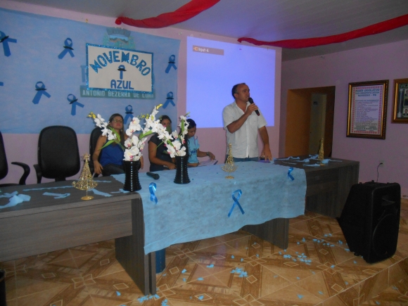 HOMENS COMPARECEM AO EVENTO