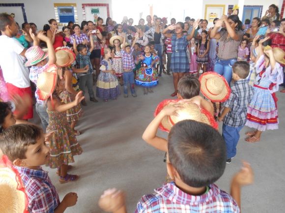 CRECHE DE SOSSEGO REALIZA FESTA MATUTA