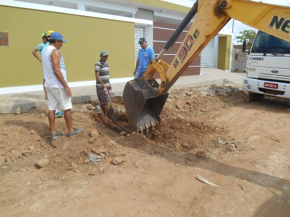 PREFEITO ACOMPANHA TRABALHOS NA CIDADE