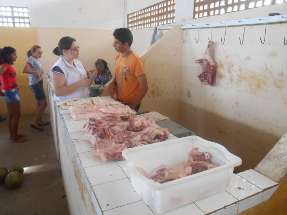 VIGILÂNCIA SANITÁRIA DE SOSSEGO FISCALIZA MERCADO PÚBLICO