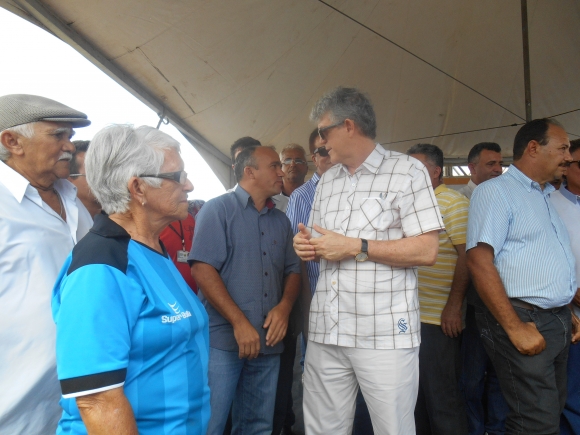 PREFEITO DE SOSSEGO PEDE CONSTRUÇÃO DE QUADRA ESPORTIVA AO GOVERNADOR