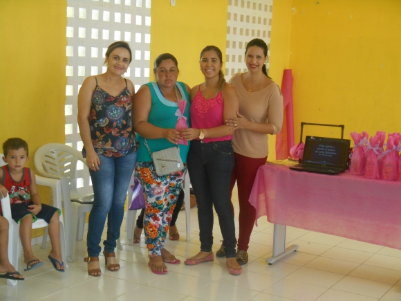 SECRETARIA DE SAÚDE DISTRIBUI REPELENTES COM GESTANTES DE SOSSEGO