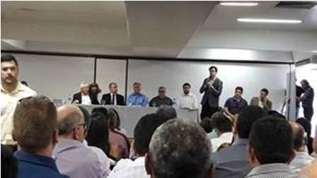 PREFEITA NEIDE PARTICIPA DE REUNIÃO NA FAMUPE