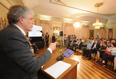 PREFEITA DE SOSSEGO PARTICIPA DE ENCONTRO COM O GOVERNADOR NO PALÁCIO DA REDENÇÃO