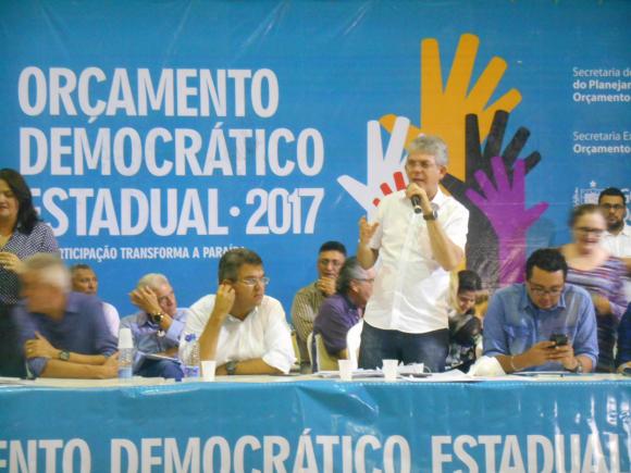 PREFEITA DE SOSSEGO VAI A PLENÁRIA DO ODE E RECEBE UM ÔNIBUS ESCOLAR