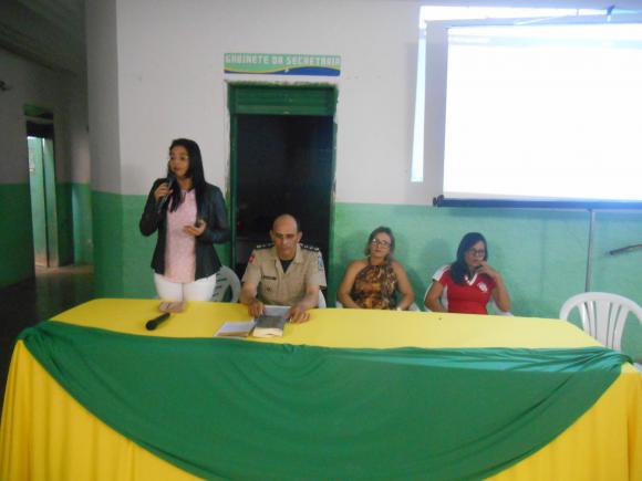REINSERI REÚNE AUTORIDADES NO CRAS SOBRE DRIGAS