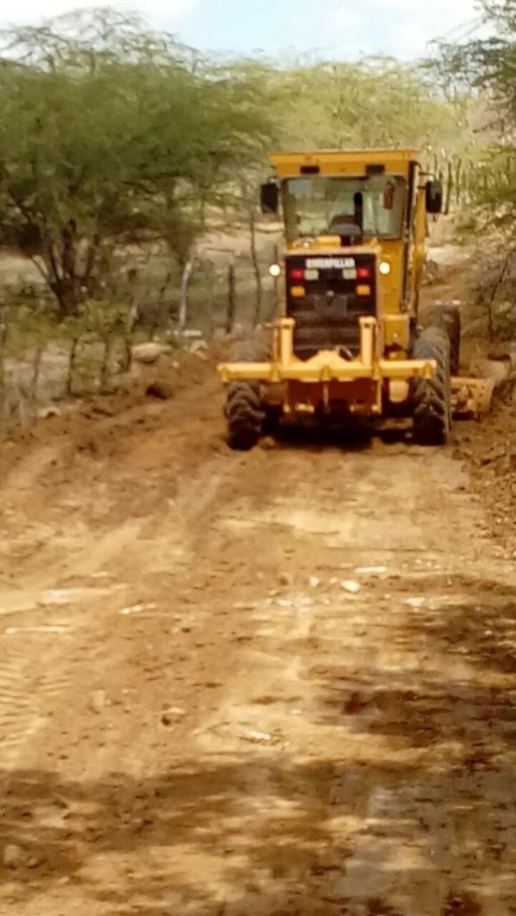 MÁQUINAS DA PREFEITURA DE SOSSEGO A SERVIÇO DA ZONA RURAL