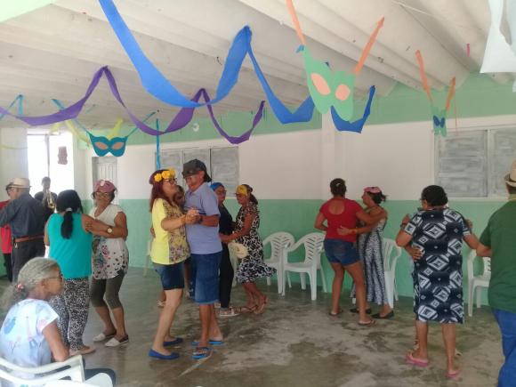 idosos de sossego se divertem no carnaval fora de época