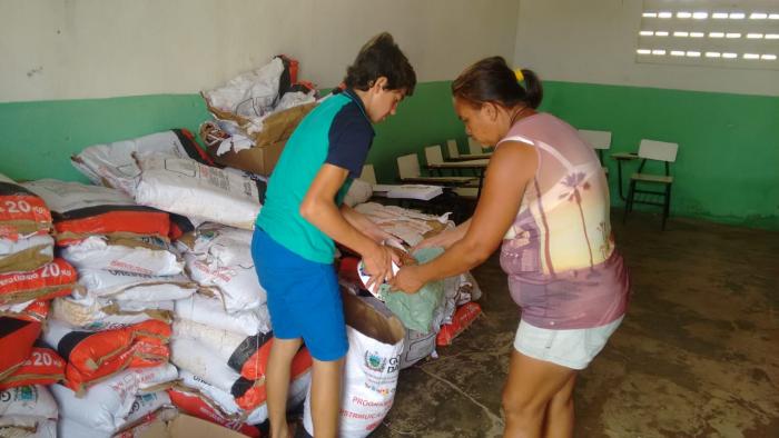 PREFEITURA DE SOSSEOG BENEFICIA AGRICULTORES DO GARANTIA SAFRA COM MILHO, FEIJÃO E SORGO PARA PLANTIO