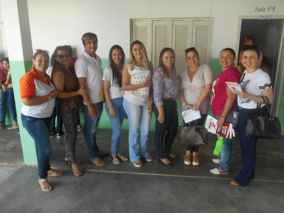PROFISSISONAIS DE MEDICNA FAZEM PALESTRAS COM ESTUDANTES DA REDE MUNICIPAL DE ENSINO SOBRE O COMBATE A DENGUE