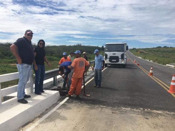 D.E.R. ATENDE PREFEITA DE SOSSEGO E FAZ REPAROS NA PB. 167