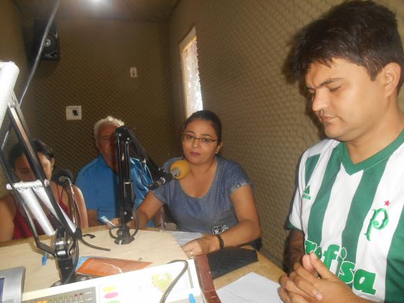 PREFEITA PARTICIPA DE PROGRAMA RADIOFÔNICO