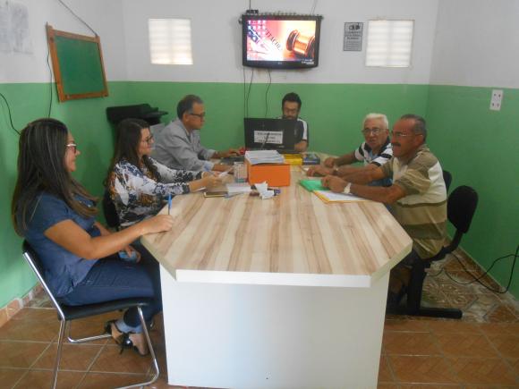 LICITAÇÃO PARA TRANSPORTE ESCOLAR