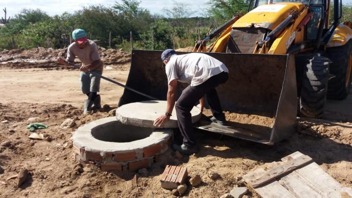PREFEITURA TAMPA CAIXAS DE ESGOTO NA RUA PEDRO JOSÉ DE MARIA