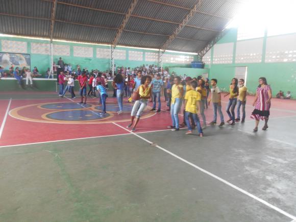 EQUIPE AMARELA CONQUISTA GINCANA DA ESCOLA MUNICIPAL MANOEL DELMIRO FERREIRA