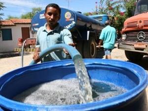PREFEITURA INICIA AMANHÃ O ABASTECIMENTO D`ÁGUA NA CIDADE