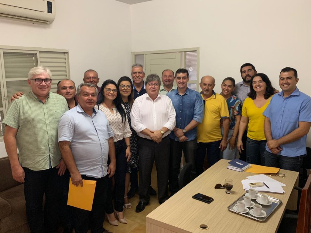 PPREFEITA DE SOSSEGO ALMOÇA COM O GOVERNADOR DA PARAÍBA