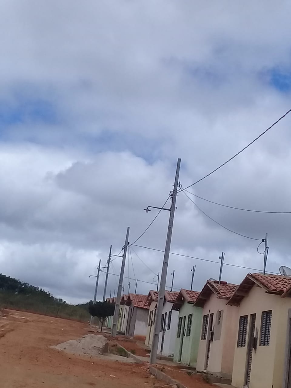 PREFEITURA DE SOSSEGO MANDA ILUMINAR O CONJUNTO HABITACIONAL "JOAQUIM ZONE"