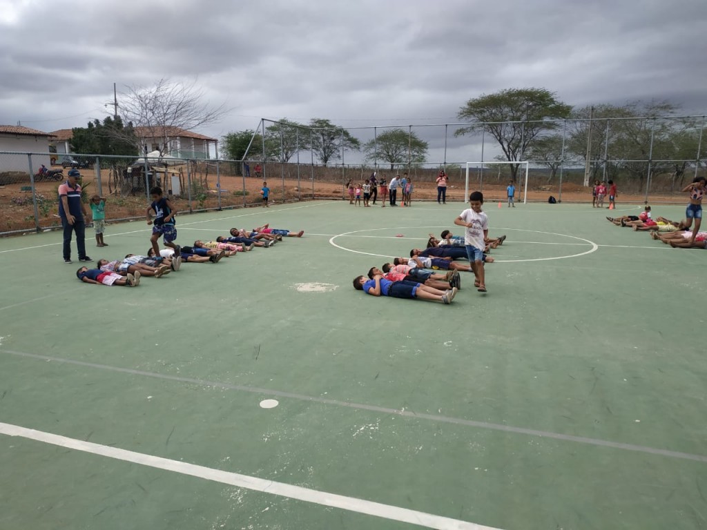 Alunos da Escola Benjamin Constant da Comunidade do Algodão, tem uma manhã aula diferente