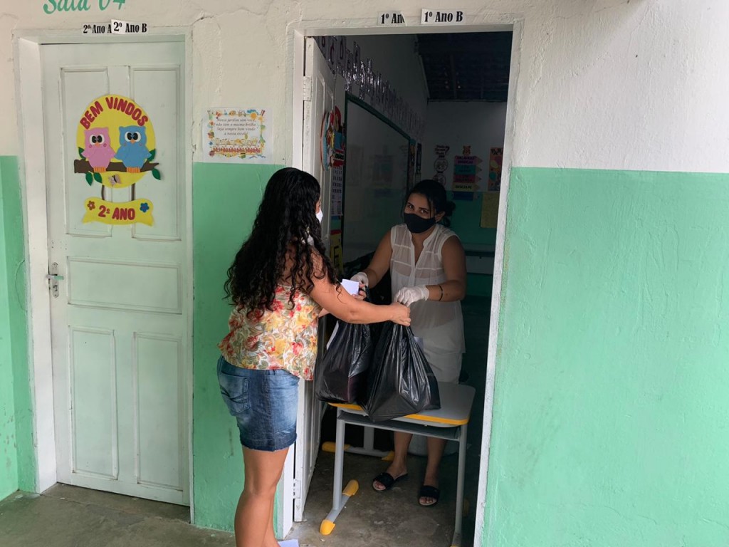 Prefeitura de Sossego segue com a distribuição de kits de merenda escolar para alunos da Rede Municipal