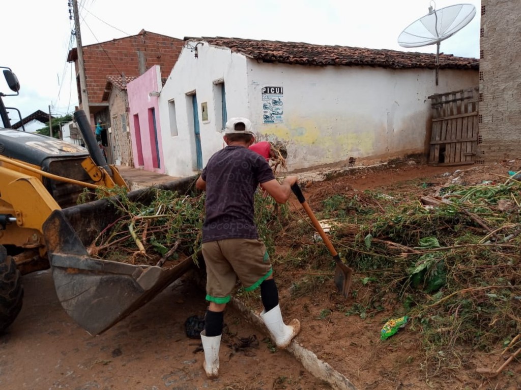 Prefeitura de Sossego realiza limpeza urbana em diversos pontos da cidade