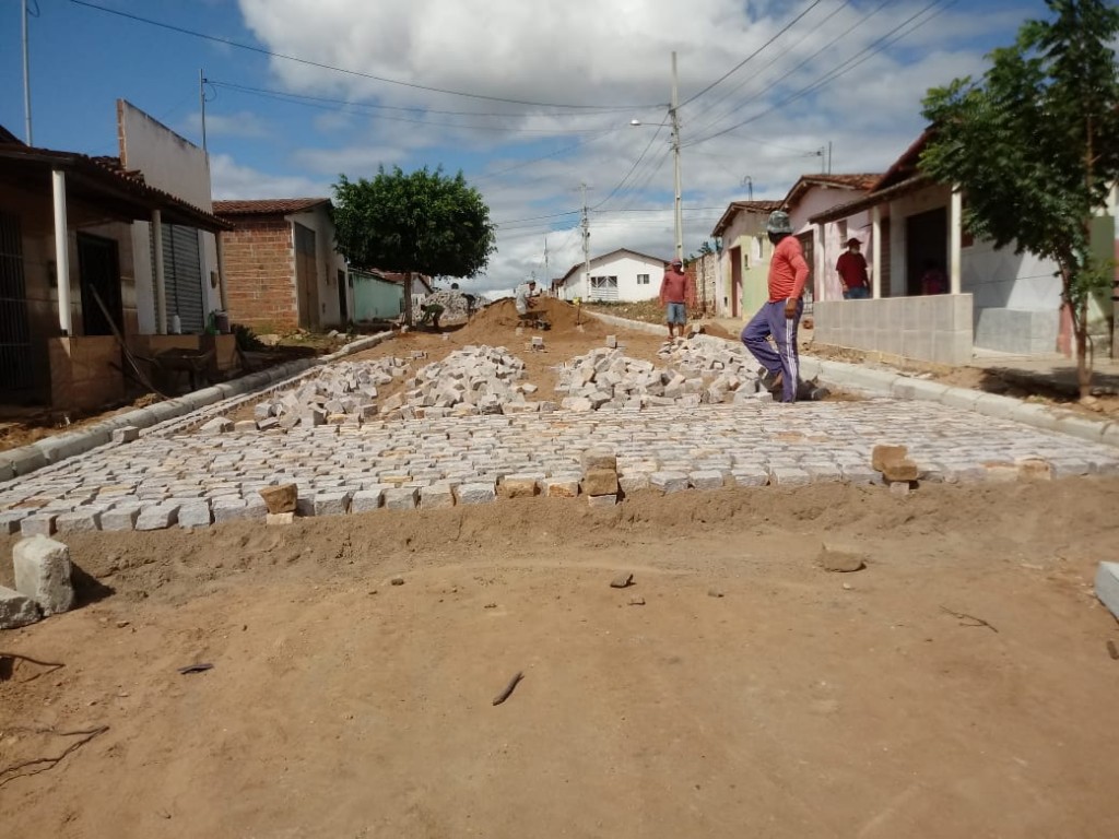 A PREFEITURA DE SOSSEGO INICIA OBRAS DE PAVIMENTAÇÃO EM 06 RUAS
